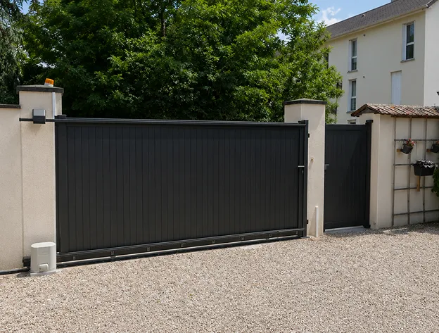 Portail d’entrée en aluminium modernisé à Normanville dans l’Eure